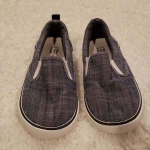 Gap blue slip on C9